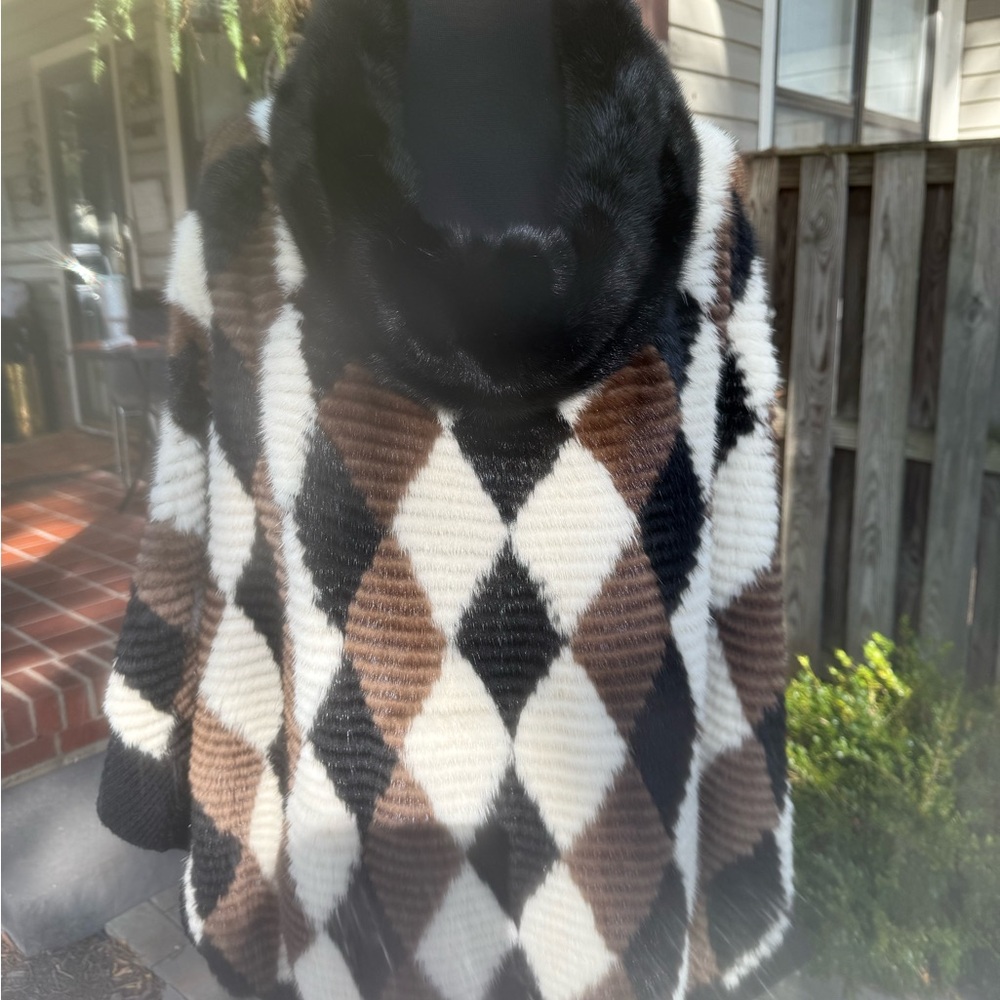 GORSKI Elegant brown black white diamond cut mink Fur cape/poncho